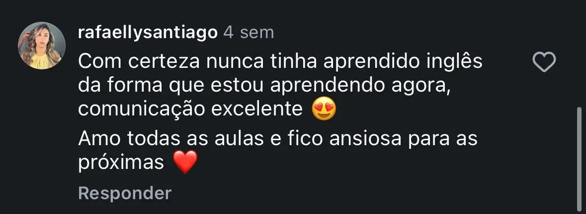 Screenshot de depoimento real de uma aluna sobre comunicação e satisfação com as aulas.